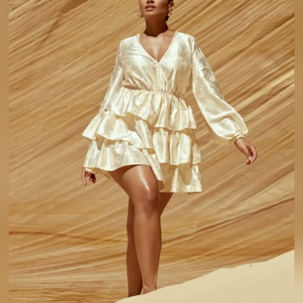 Fashion To Figure NWT Katerina Cream Satin Tiered Mini Dress  Sz 1